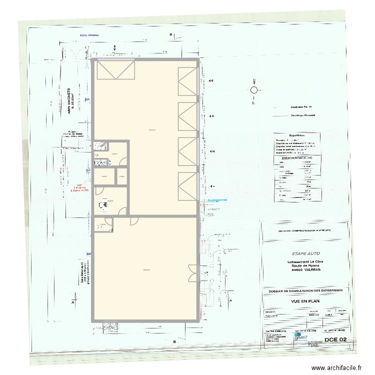 VALREAS. Plan de 9 pièces et 300 m2