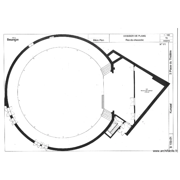 Grande salle vide. Plan de 0 pièce et 0 m2
