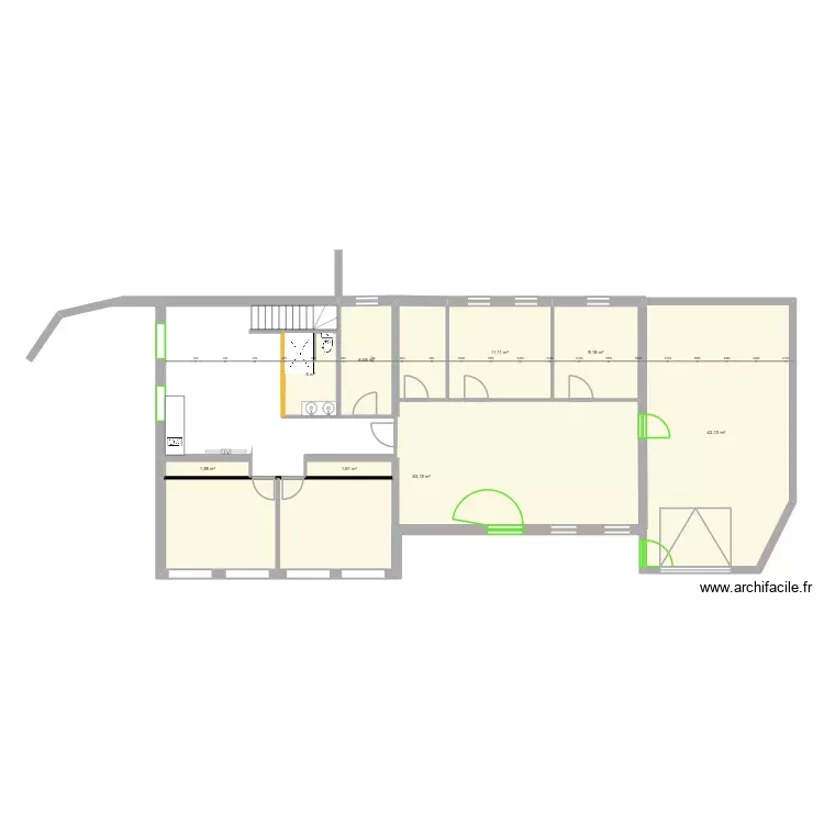 Pugny Sous Sol V2 B. Plan de 8 Pièces et 140 m²