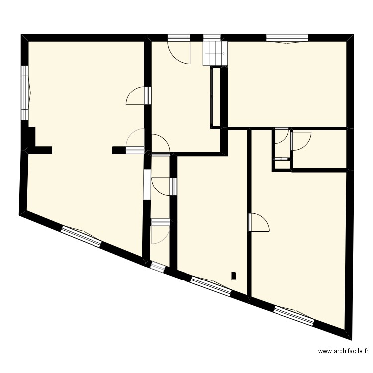 FOUSSE. Plan de 8 pièces et 132 m2