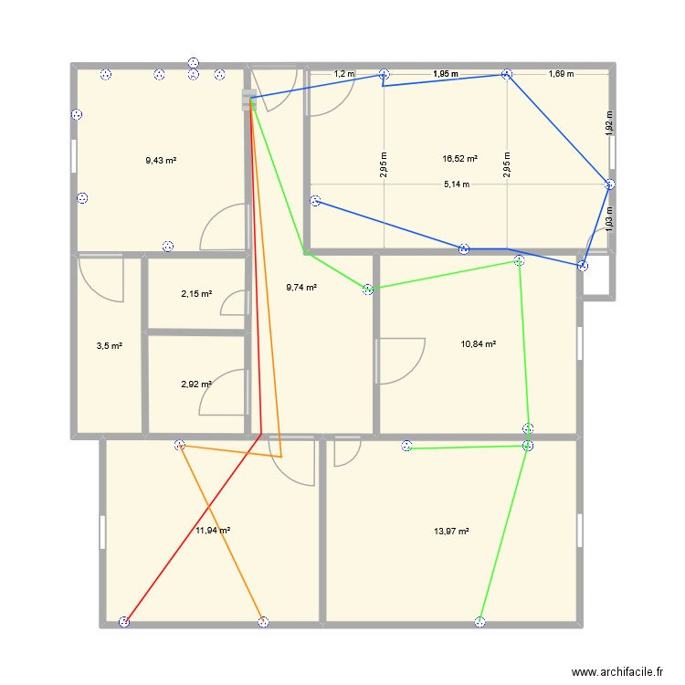 maison. Plan de 9 pièces et 81 m2