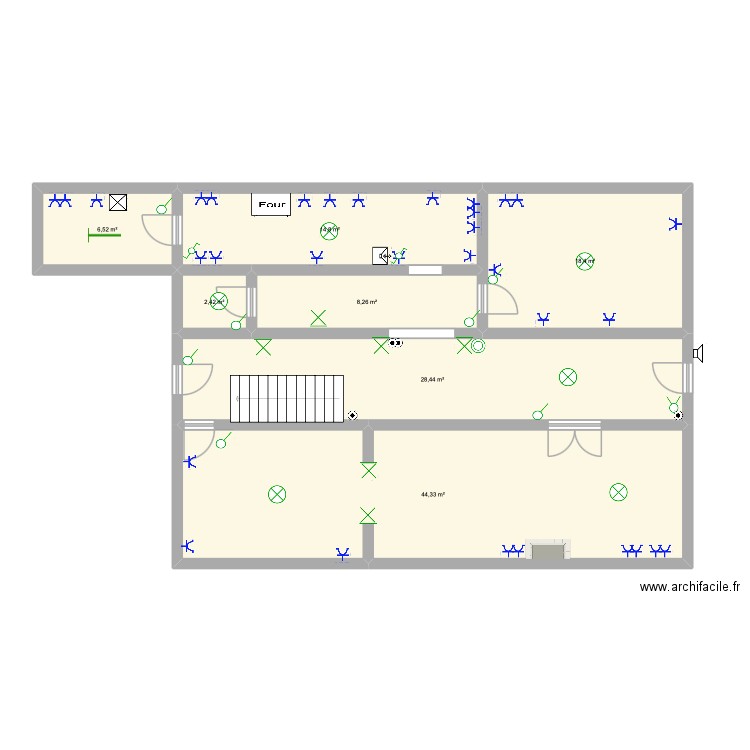Rez de chaussée. Plan de 7 pièces et 123 m2