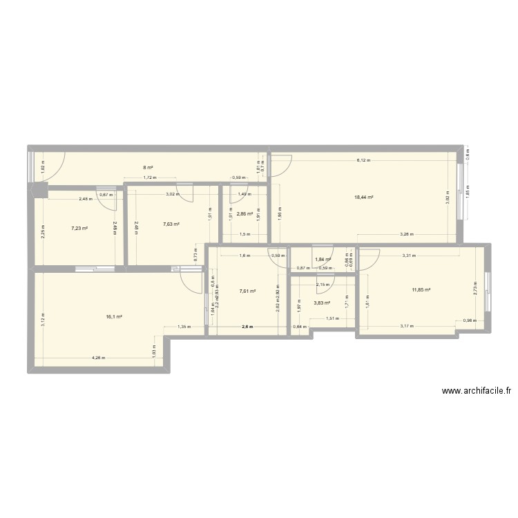 Motril. Plan de 10 pièces et 85 m2