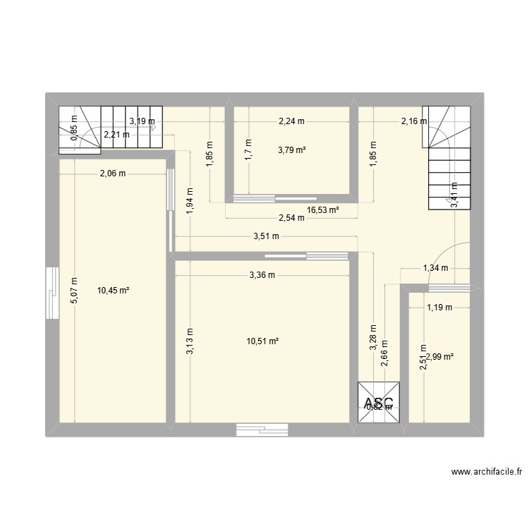 2 etages. Plan de 5 pièces et 44 m2