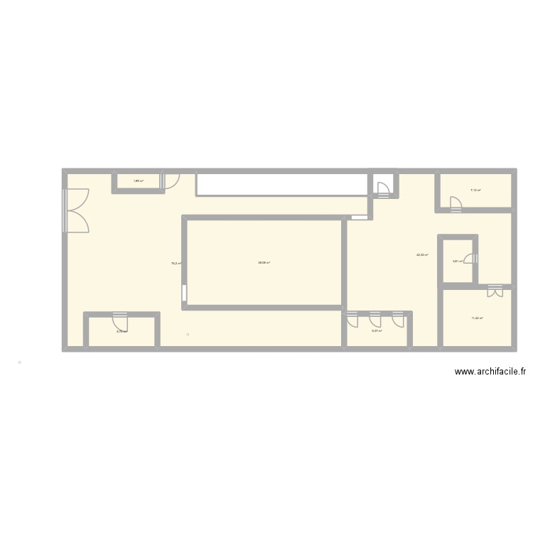 chiots. Plan de 9 pièces et 196 m2