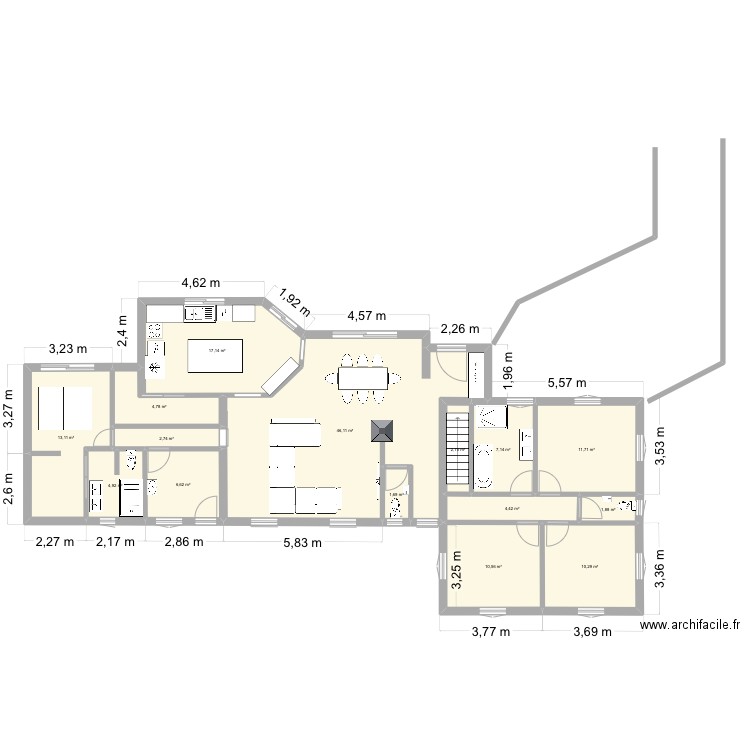 maison. Plan de 15 pièces et 145 m2