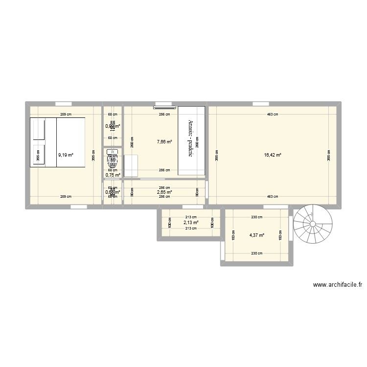 rdc. Plan de 9 pièces et 45 m2