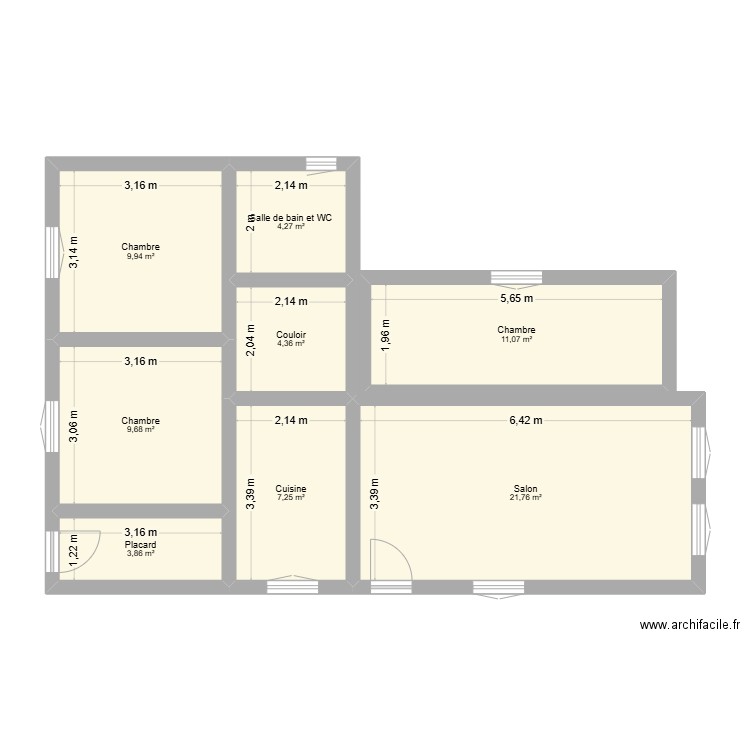Maison. Plan de 8 pièces et 72 m2