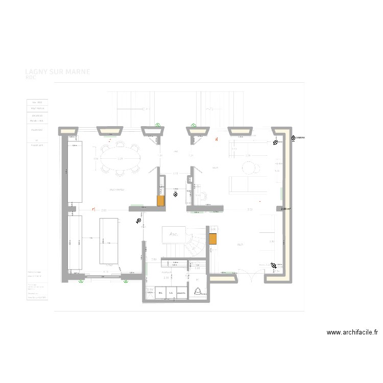 son RDC. Plan de 6 pièces et 4 m2