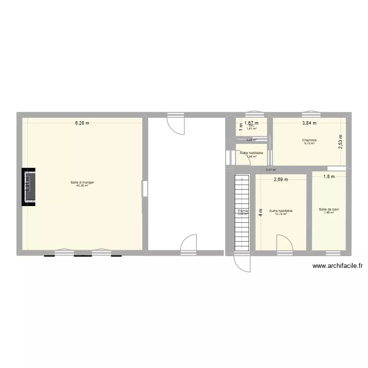 RDC  sans meubles. Plan de 9  et 79 m²