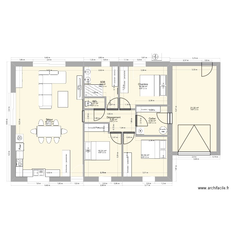 Maison + garage. Plan de 9 pièces et 111 m2