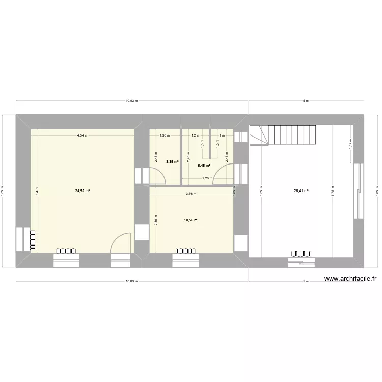 RDC. Plan de 9 pièces et 141 m²