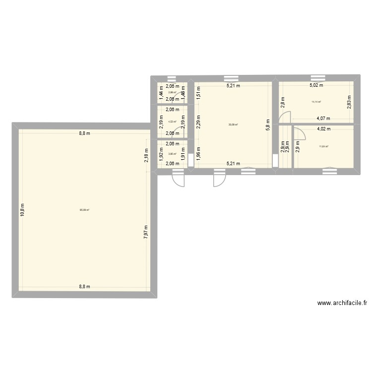 Maison avant. Plan de 8 pièces et 165 m2