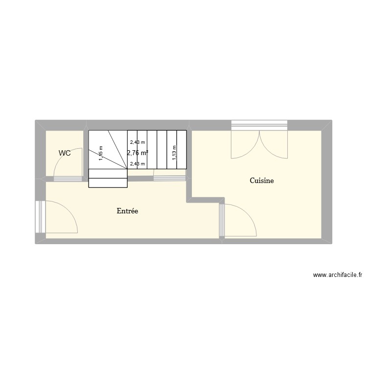 Rez de Chaussée. Plan de 4 pièces et 17 m2