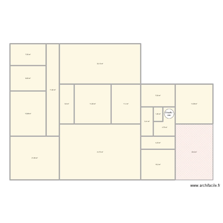 EARL La Longee. Plan de 18 pièces et 240 m2