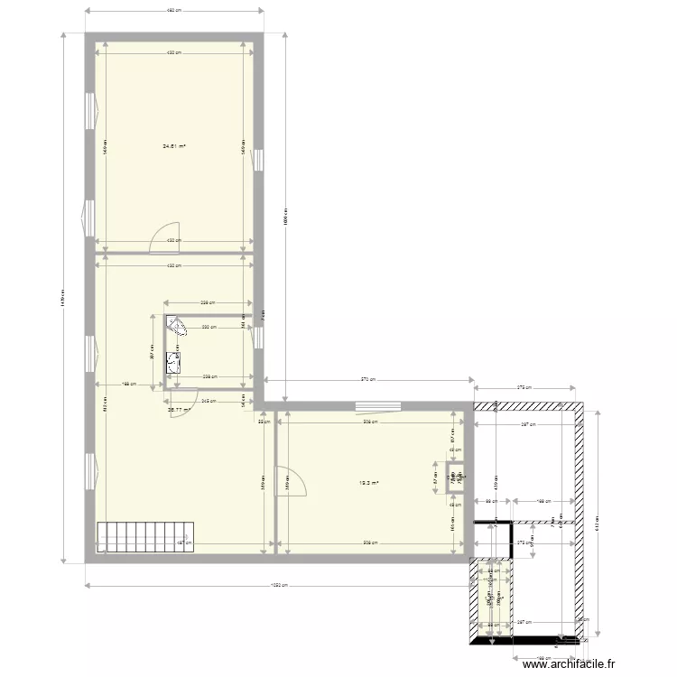 RDC 31 Montagne Locronan. Plan de 5  et 83 m²