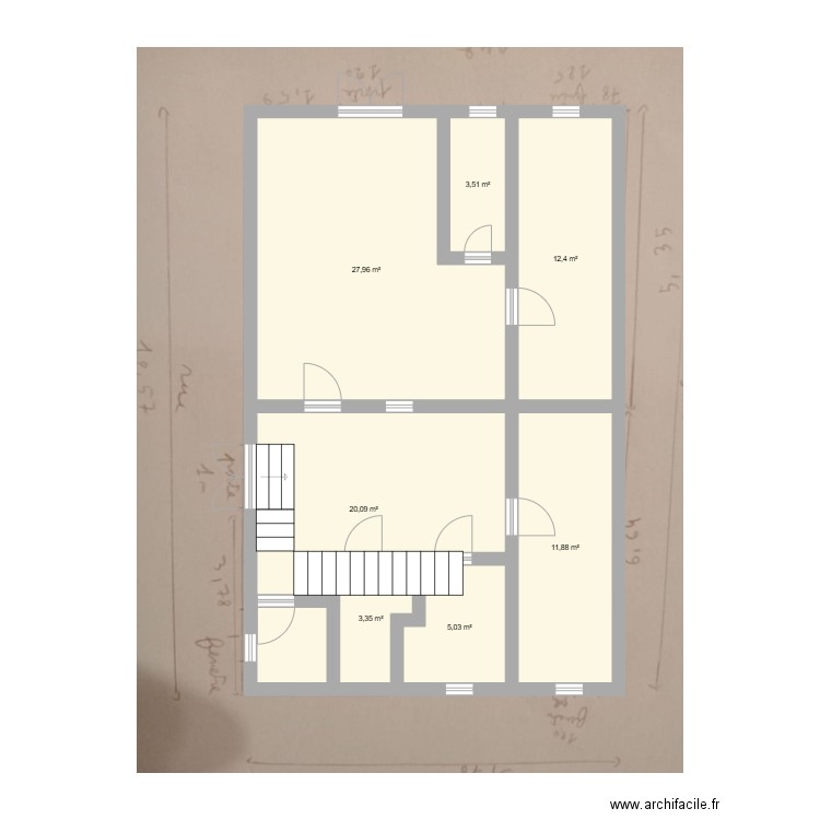 borri. Plan de 7 pièces et 84 m2