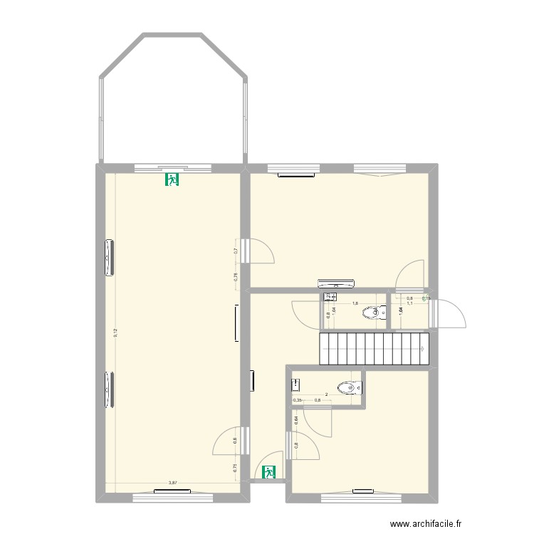 Bureaux Export RDC vide. Plan de 7 pièces et 79 m2