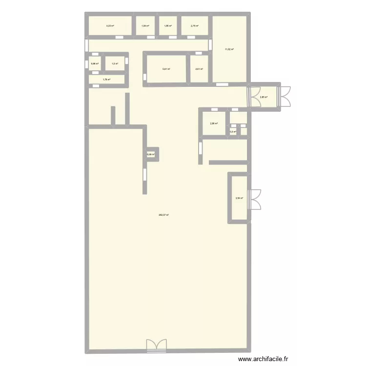 yanis. Plan de 16 Pièces et 247 m²