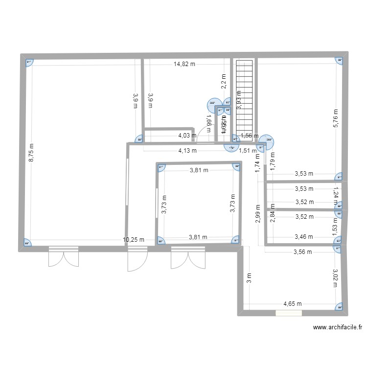 MCE. Plan de 3 pièces et 155 m2