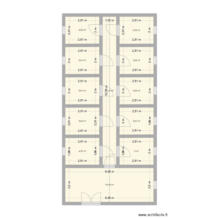 Chenil 10 Boxes. Plan de 12 pièces et 77 m2