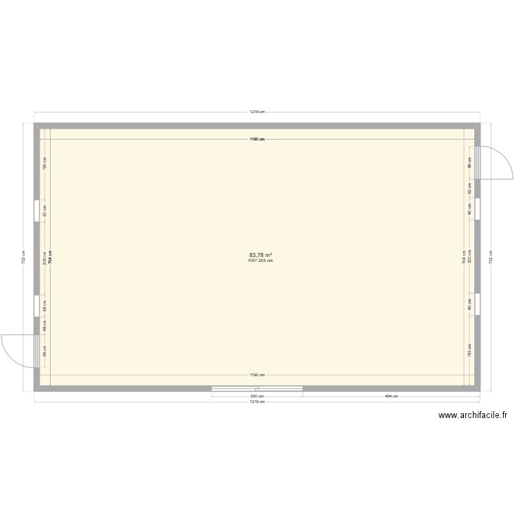 Club house 90m². Plan de 1 pièce et 84 m2