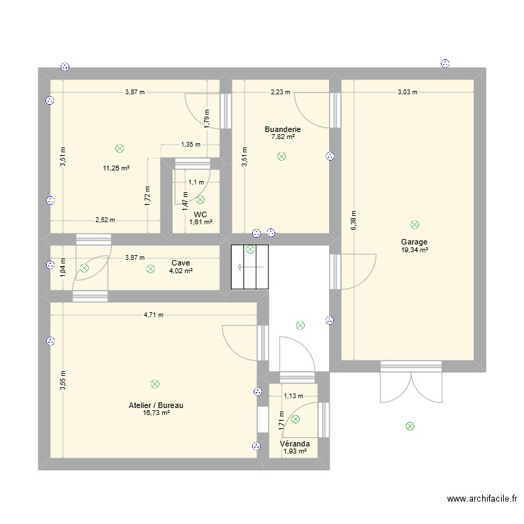 RDC. Plan de 7 pièces et 63 m2