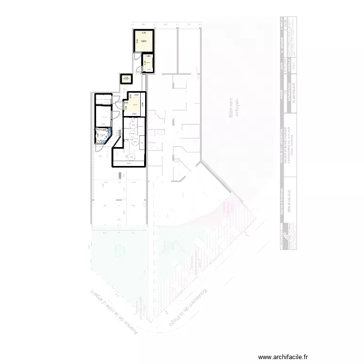 plonge 6 plancha / frites a droite. Plan de 5  et 20 m²