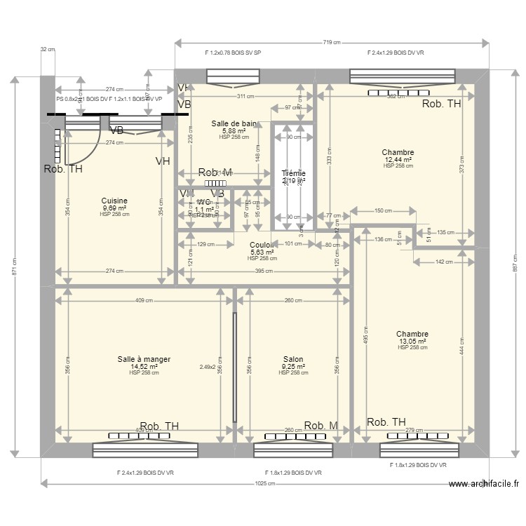 ML24006115. Plan de 15 pièces et 147 m2