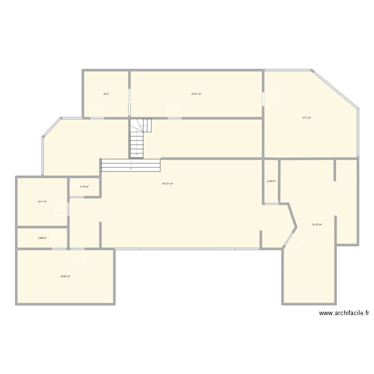 Argentat. Plan de 10 pièces et 232 m2
