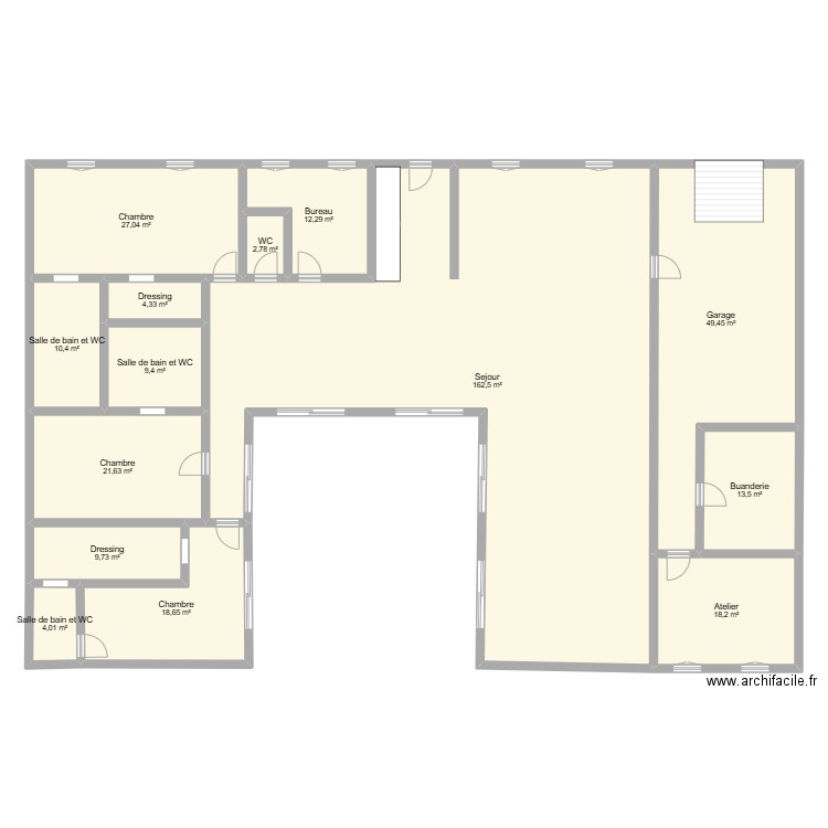 maison dans le sud. Plan de 14 pièces et 364 m2