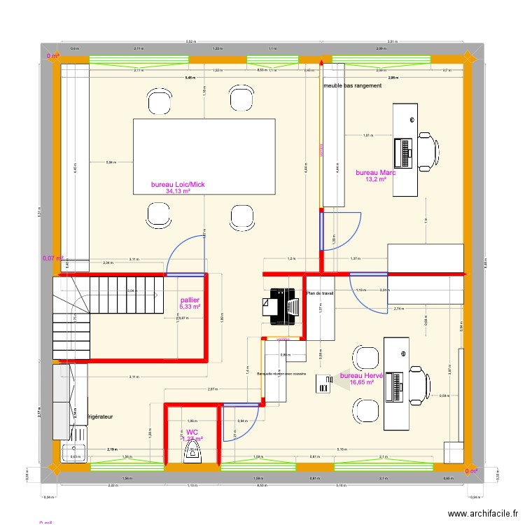 bureau. Plan de 13 pièces et 71 m2