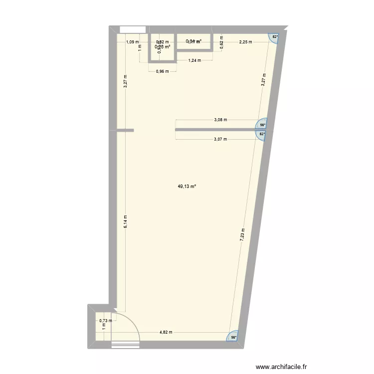 Floralines local &agrave; droite. Plan de 3  et 51 m²