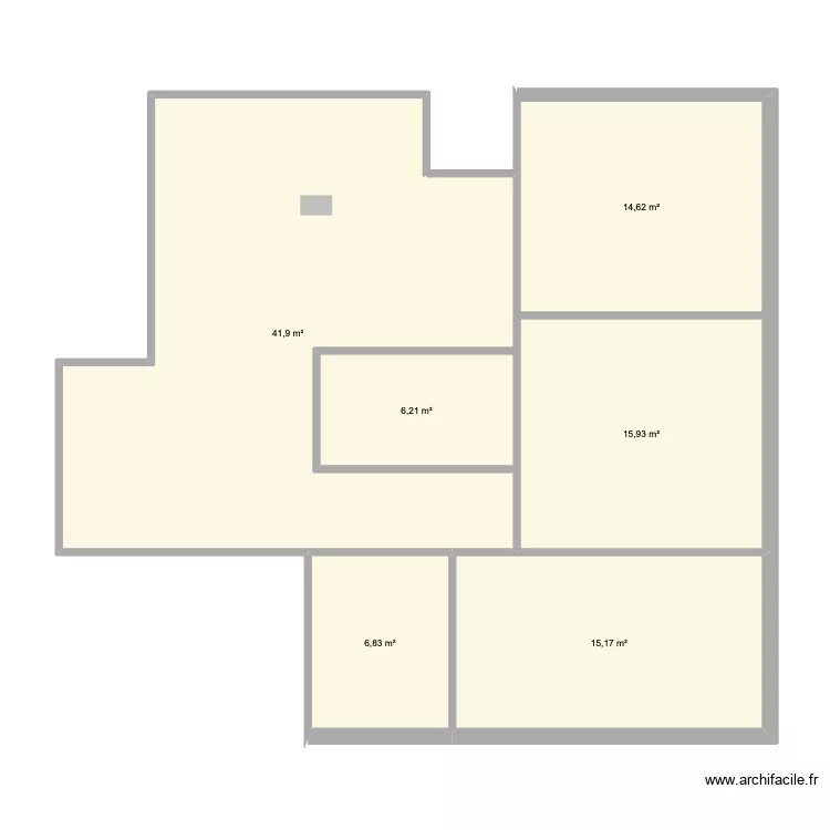 Bureau vide. Plan de 6  et 101 m²