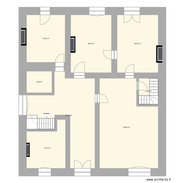 RDC. Plan de 8 pièces et 150 m2
