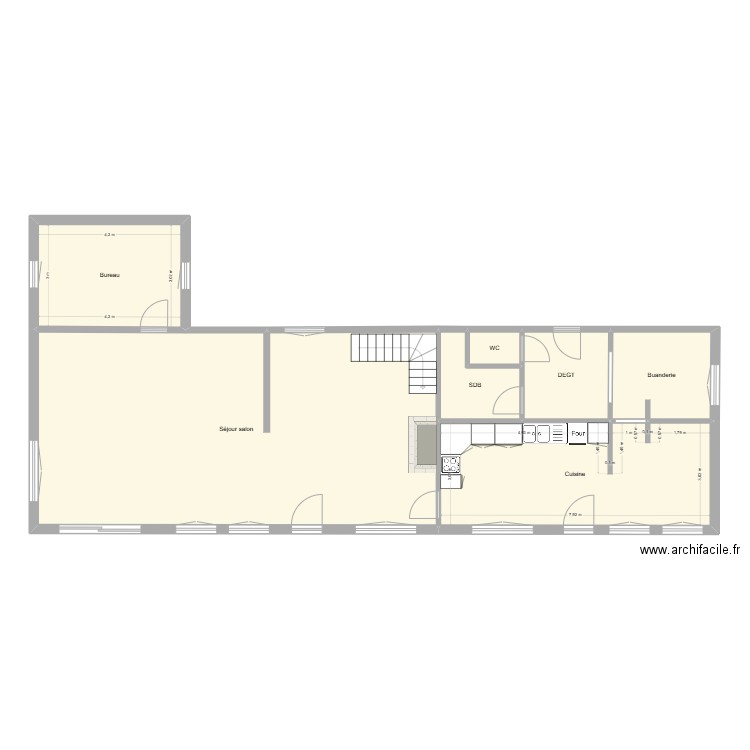 FOURNEAU. Plan de 7 pièces et 121 m2