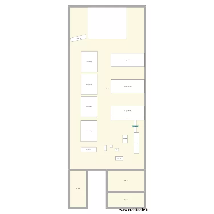Sale polyvalente. Plan de 4 Pièces et 336 m²