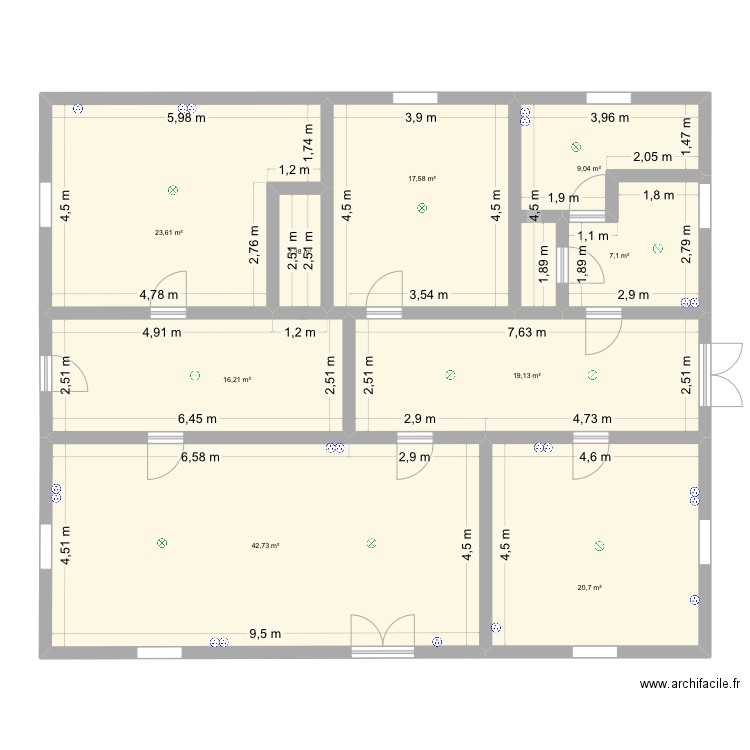 Maison. Plan de 9 pièces et 158 m2
