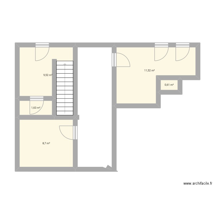 Baccc. Plan de 5 pièces et 32 m2