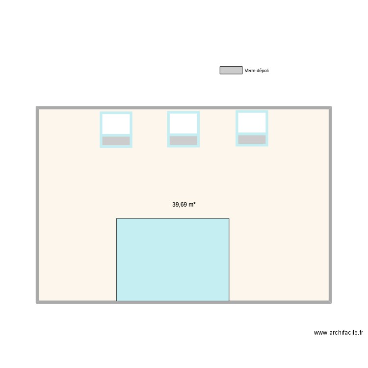 Façade 3 fenêtres symétriques. Plan de 1 pièce et 40 m2