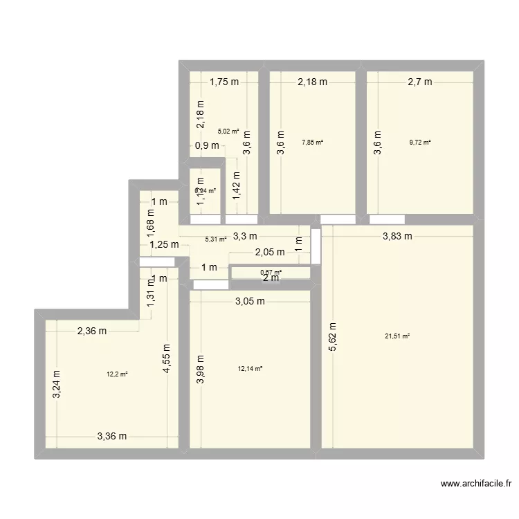 maison. Plan de 9 pièces et 75 m²
