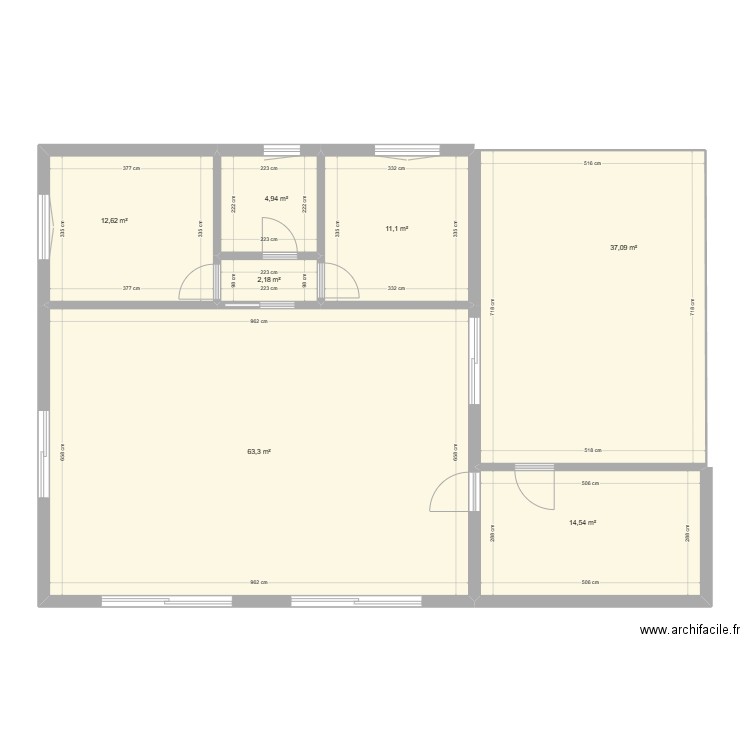 Nouveau plan avec couloir. Plan de 7 pièces et 146 m2