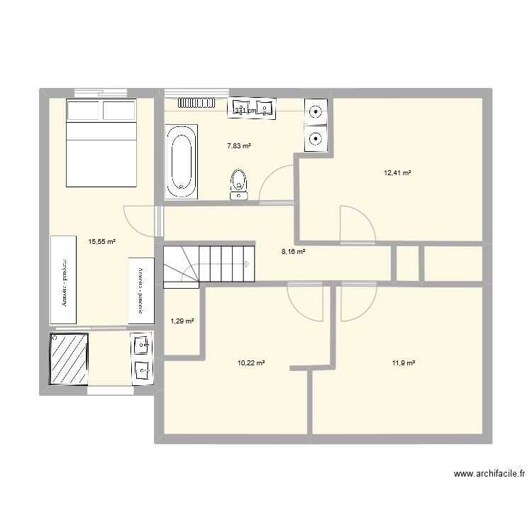 acces par debo. Plan de 7 pièces et 67 m2