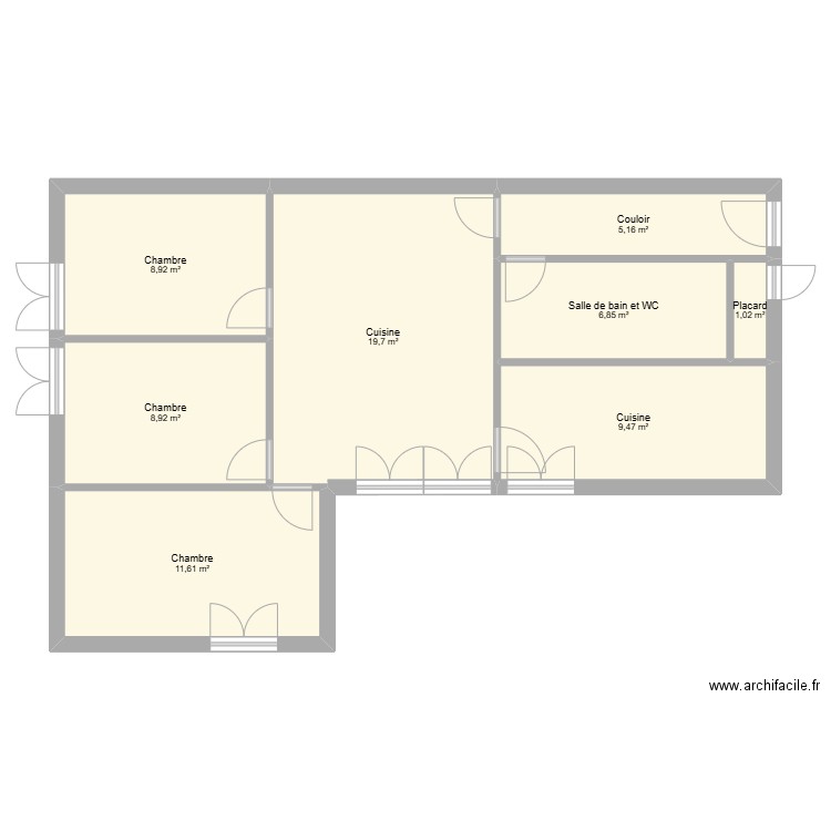 Massama. Plan de 8 pièces et 72 m2
