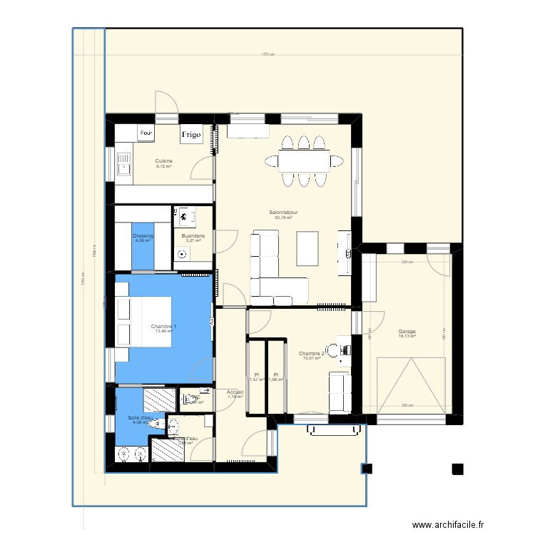 Claude 4. Plan de 15 pièces et 198 m2