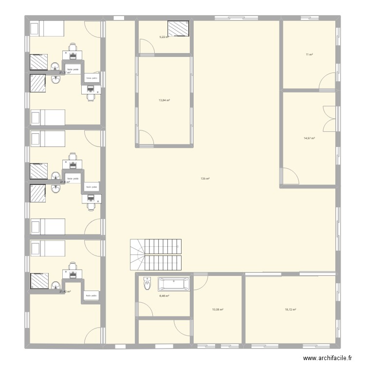 Base. Plan de 11 pièces et 280 m2