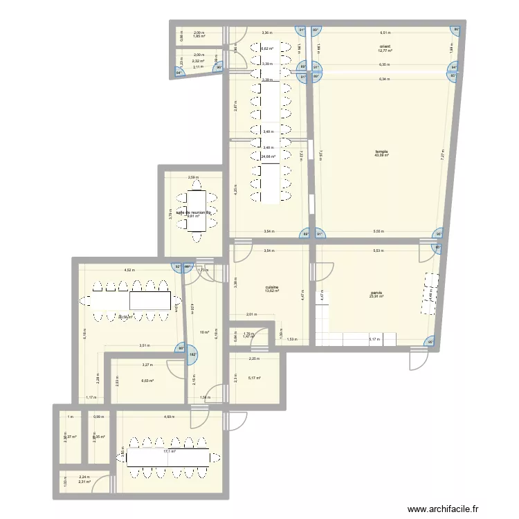 hotel. Plan de 18  et 207 m²