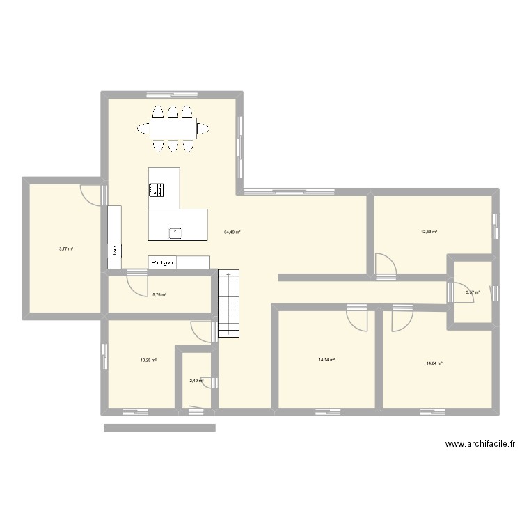 Maison. Plan de 9 pièces et 142 m2