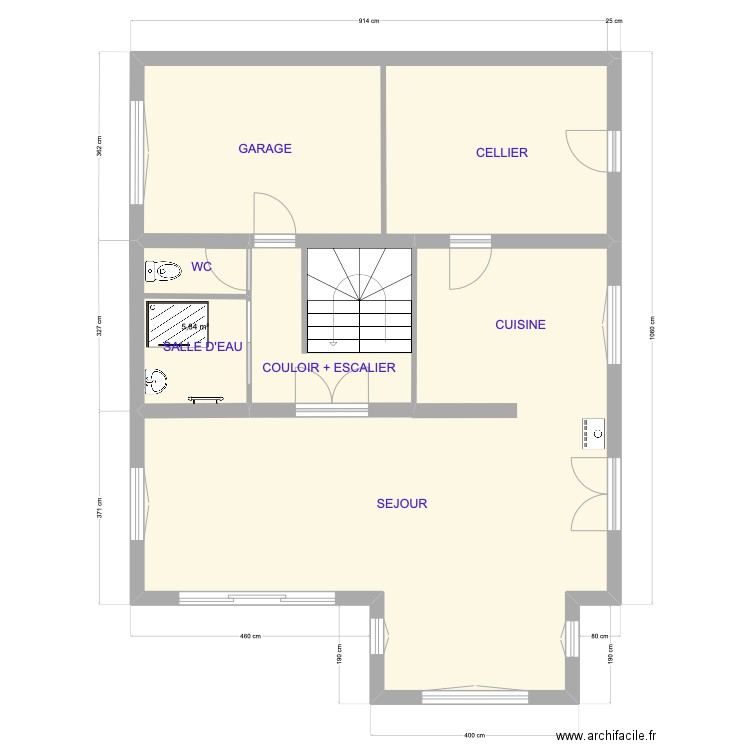 Rez de chaussée. Plan de 3 pièces et 92 m2