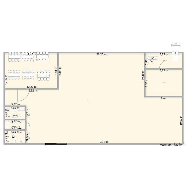 667. Plan de 5 pièces et 877 m2